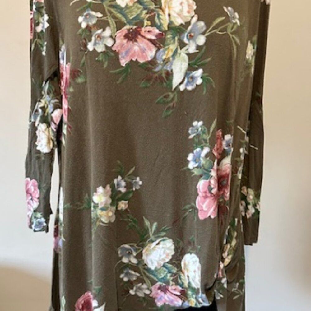 *Andree by Unit Green Floral Top 8678 1X